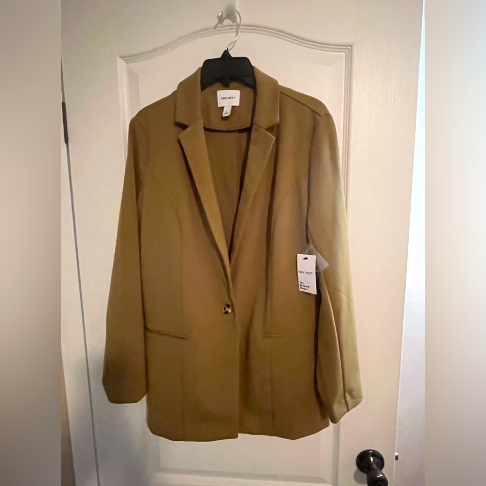 Ladies Nine West Size Large BN Blazer